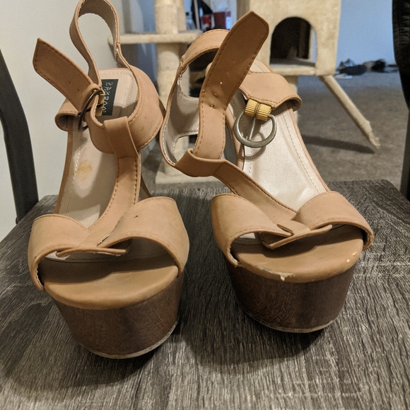 Wedges size 8 - Picture 3 of 3